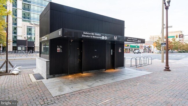 Building Photo - 851 N Glebe Rd