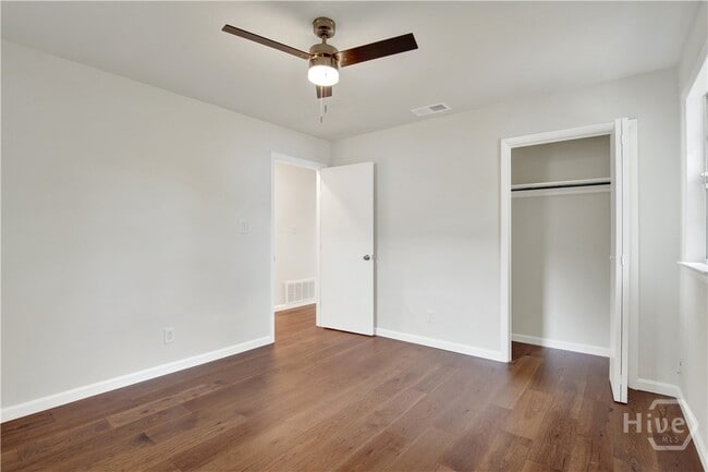 Building Photo - 2205 Iowa St