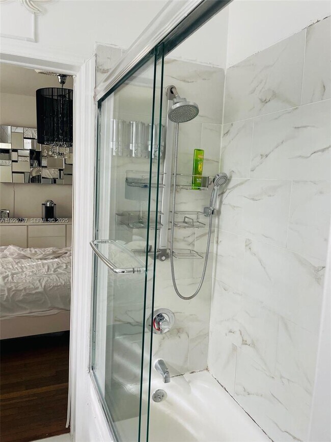 Building Photo - 1027 Euclid Ave