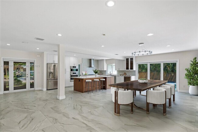 Building Photo - 12985 Ortega Ln