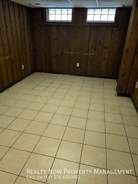 Building Photo - 13604 Oak Park Blvd