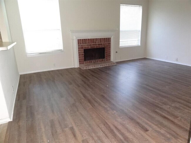 Building Photo - 323 Thorpe Springs Dr
