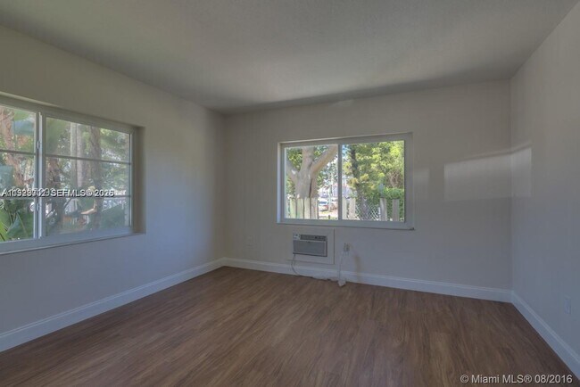 Building Photo - 6941 Bay Dr