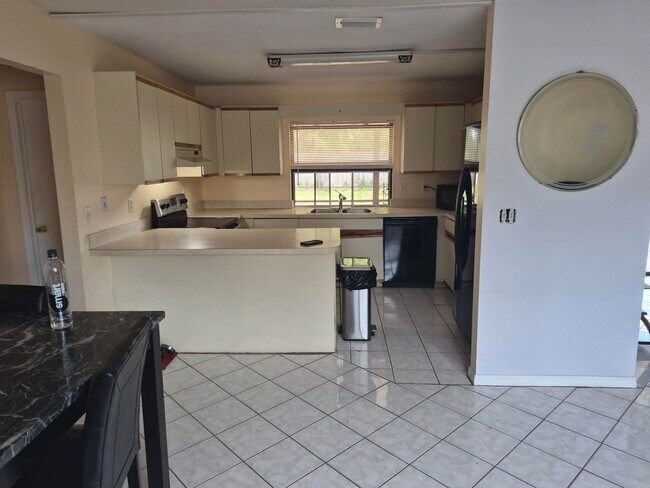 Building Photo - 250 SE Walters Terrace