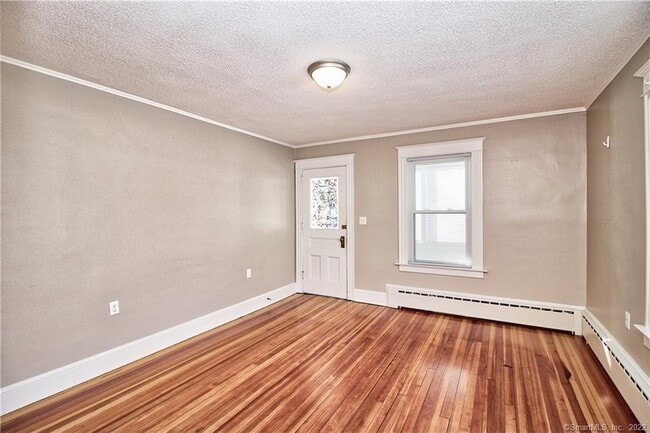 Building Photo - 15 Diamond St