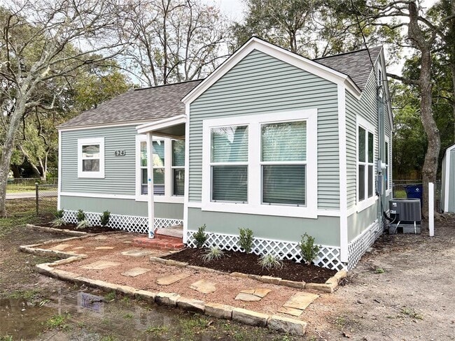 Primary Photo - 624 E Magnolia St