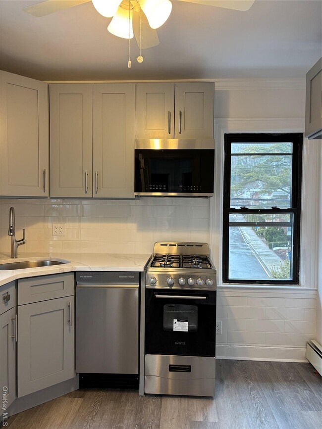 Building Photo - 225 Lexington Ave