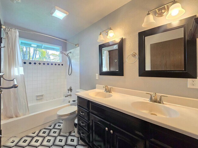 Building Photo - 3 Bedroom Home in Marysville