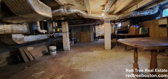 Building Photo - 158 Baker St