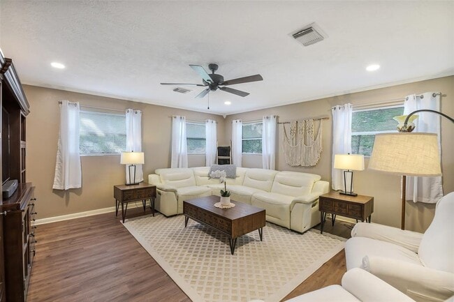 Building Photo - 27011 Azalea Ct