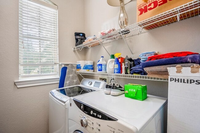 Building Photo - 63 Panterra Way