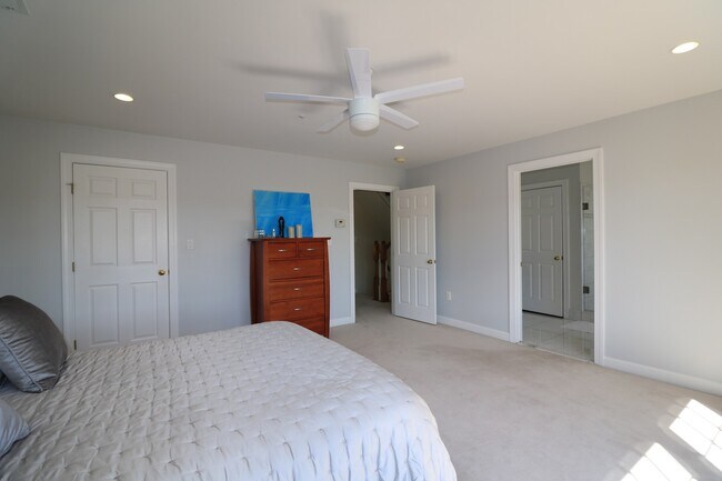 Building Photo - "Coming Soon" Luxury 4 Level Picturesque T...