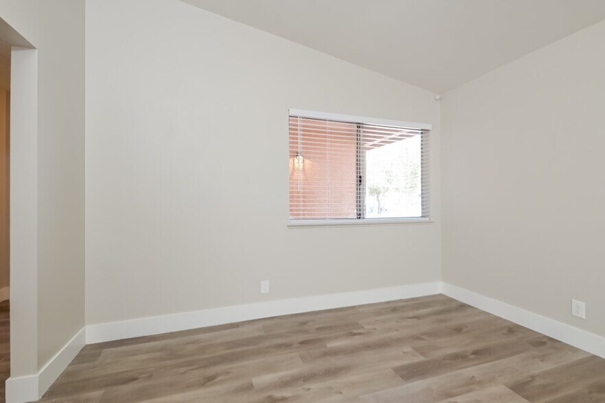 Building Photo - 1555 Calabria Dr