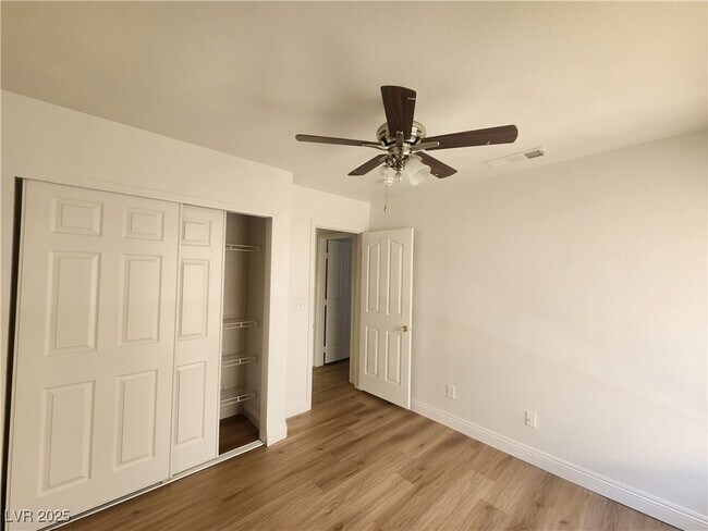 Building Photo - 908 Alta Oaks Dr