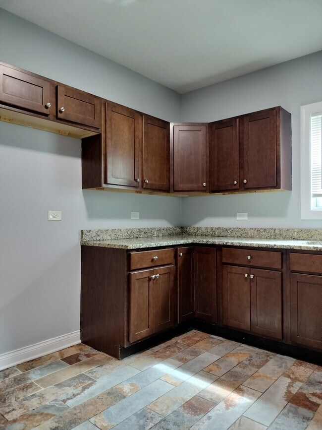 Building Photo - 1344 W 98th Pl
