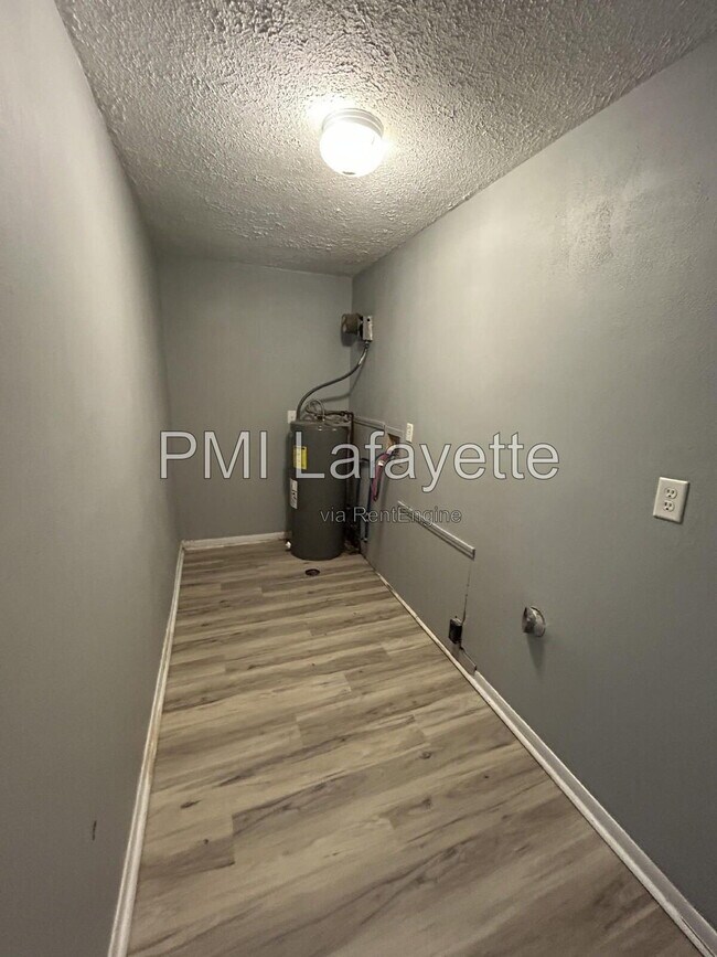 Building Photo - 141 Tomahawk Ln