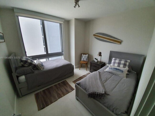 Building Photo - 16385 Biscayne Blvd