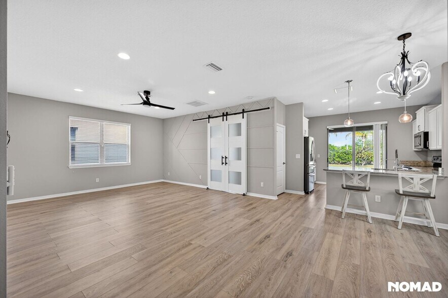 Building Photo - 5332 Fallen Leaf Dr