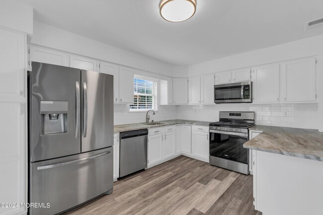 Building Photo - 2 Charles Ct