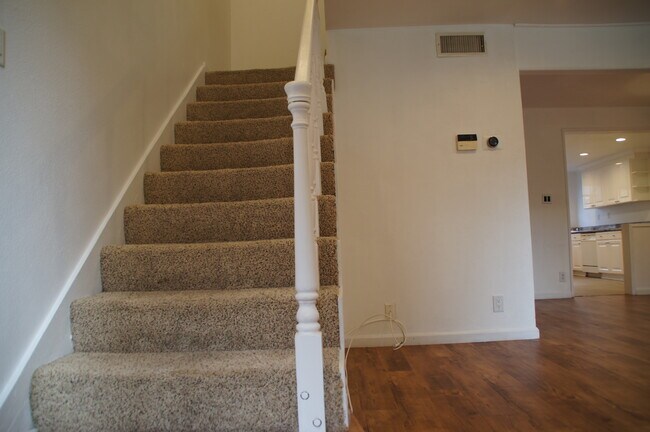 Building Photo - 9741 Reseda Blvd