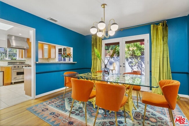 Building Photo - 2867 Beachwood Dr