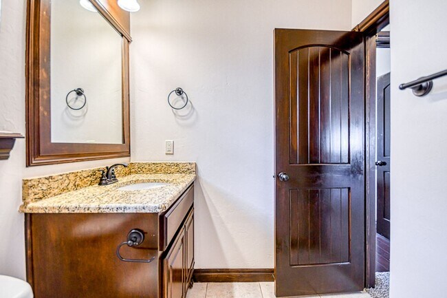 Building Photo - Beautiful home in desired Williamson Farms!