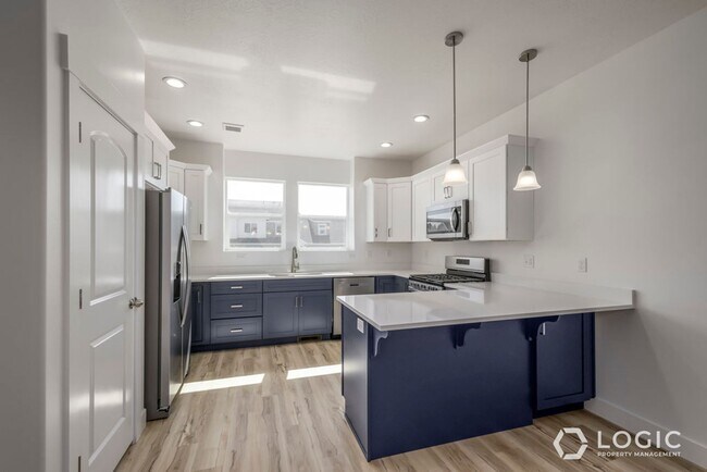 Building Photo - Brand New Beautiful Townhome in Riverton!
