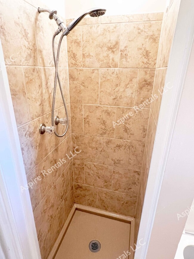 Building Photo - 214 W Worley St