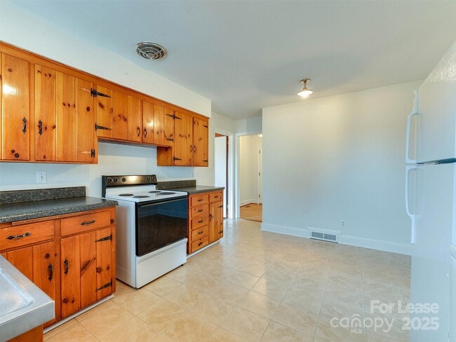 Building Photo - 1432 Bevis Dr