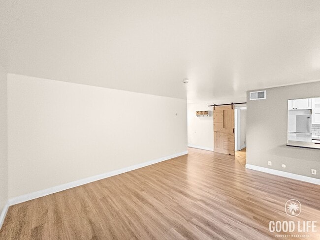 Building Photo - Stunning 1BD/1BA W/ Reserved Parking, A/C, and Community Pool in College Area!