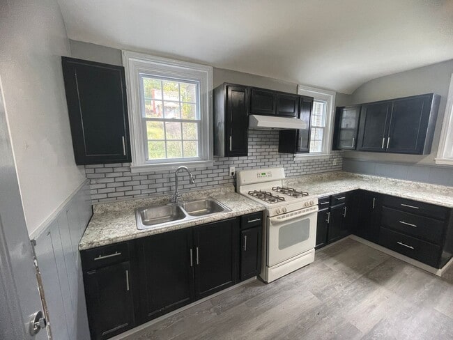 Building Photo - Newly updated 3 bedroom house in Glassport for rent!