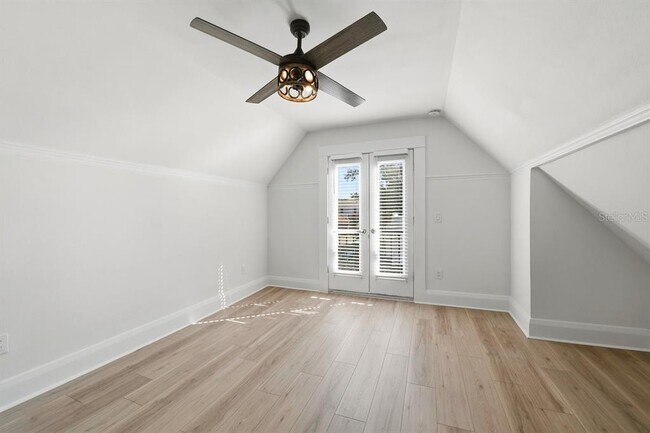 Building Photo - 1004 W Charter St