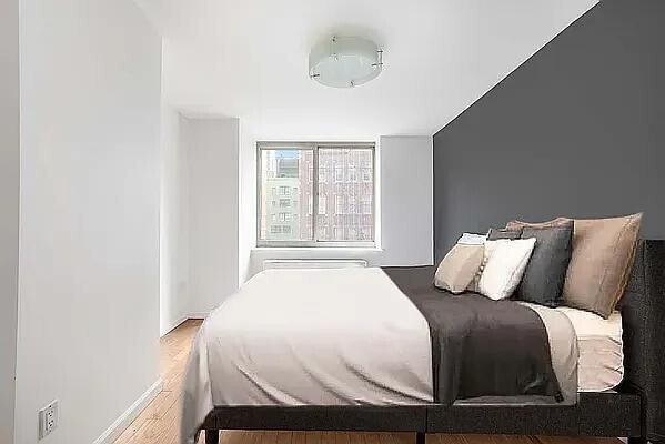 Building Photo - 520 W 23 St