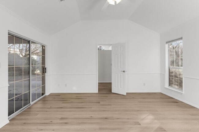 Building Photo - 9512 Rosas Ave NE