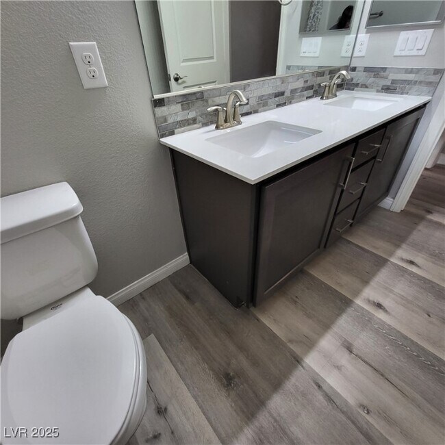 Building Photo - 365 Sapphire Rock Ave