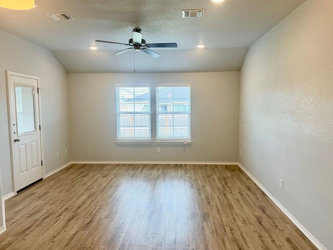Building Photo - 1227 LEXINGTON Dr