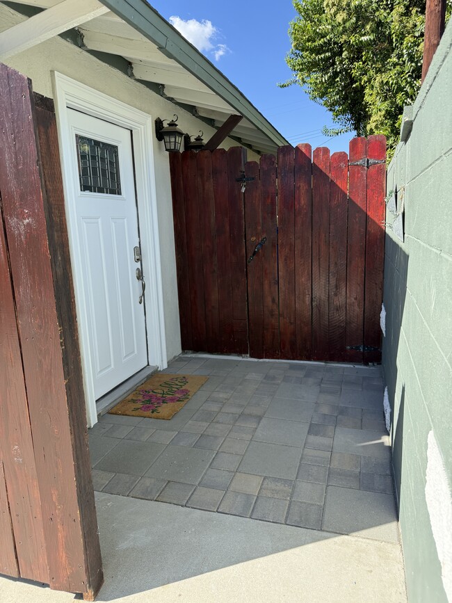 Building Photo - 6517 Gazette Ave