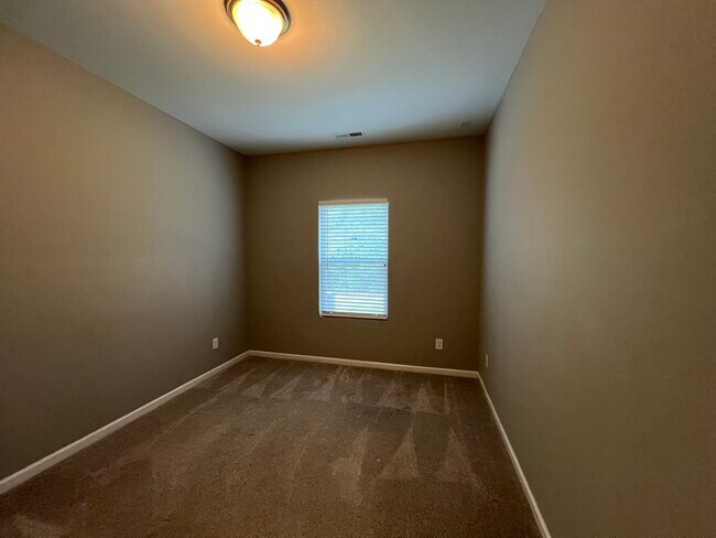 Building Photo - 2198 Laurens Dr