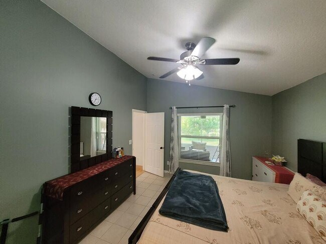 Building Photo - 10674 Oak Bend Way
