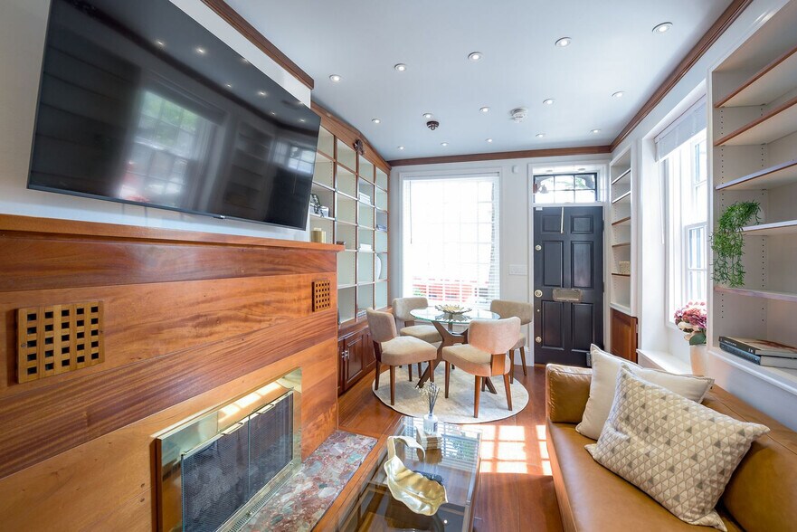 Building Photo - 1038 29th St NW