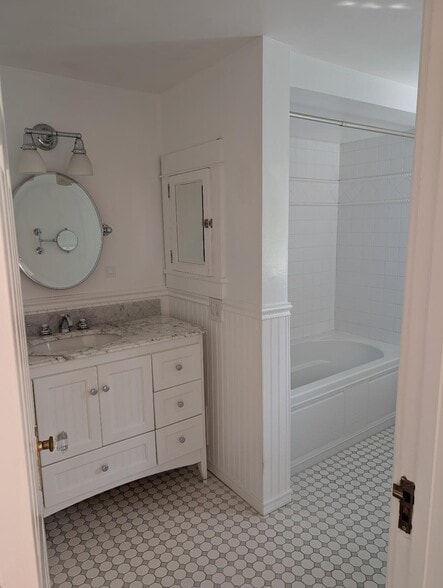 Building Photo - 4804 La Villa Marina