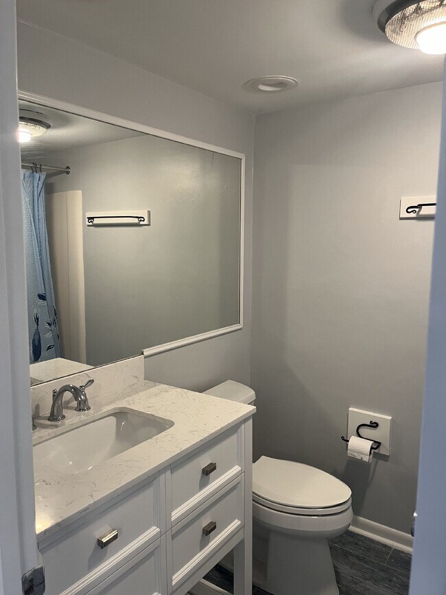 Building Photo - Stunning Waterfront Townhouse with 3 Bedrooms and 3 Full Bathrooms in Beaufort, SC!