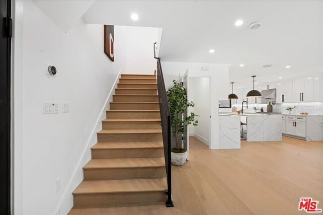 Building Photo - 15655 Castlewoods Dr