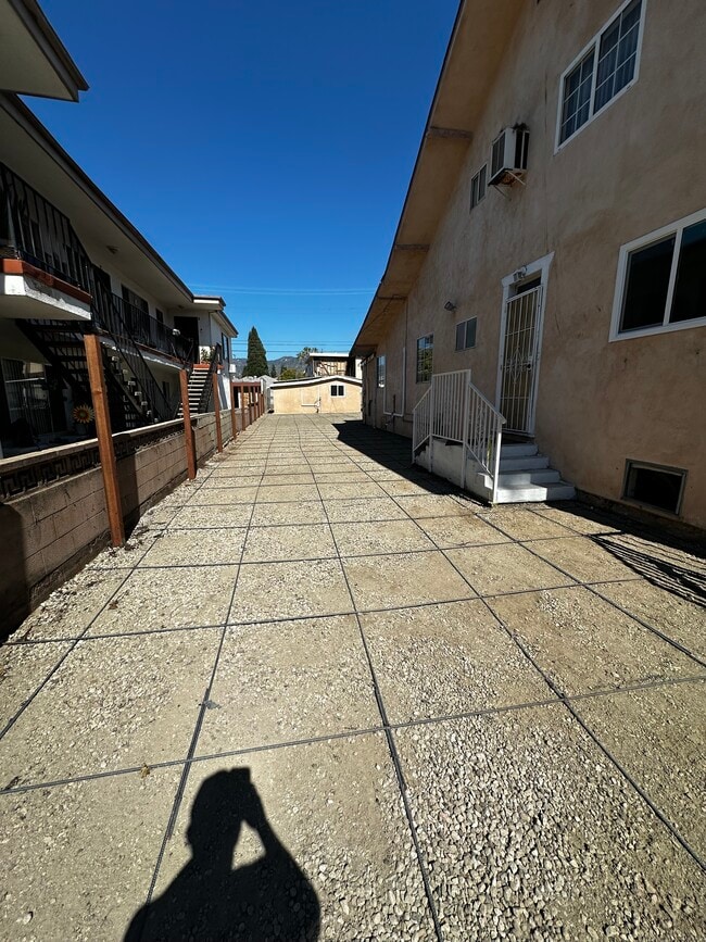 Driveway - 349 W Lomita Ave