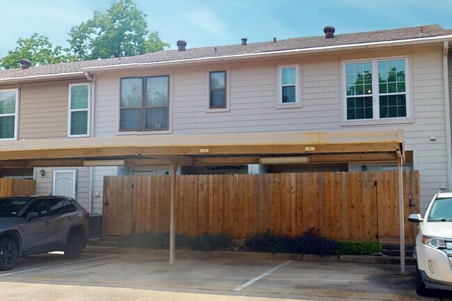 Building Photo - 10615 Briar Forest Dr