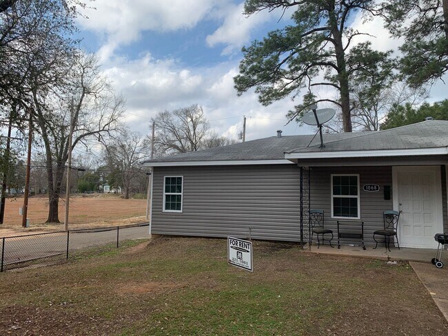 Primary Photo - 1068 Blanchard Pl