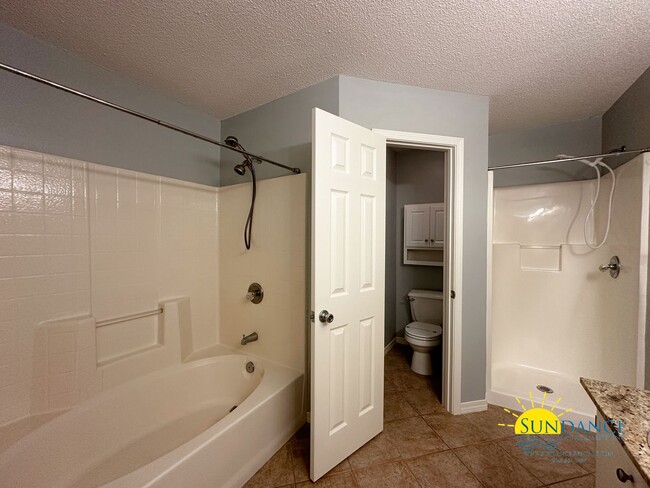 Building Photo - Wonderful 4 Bedroom Home in Fort Walton Beach