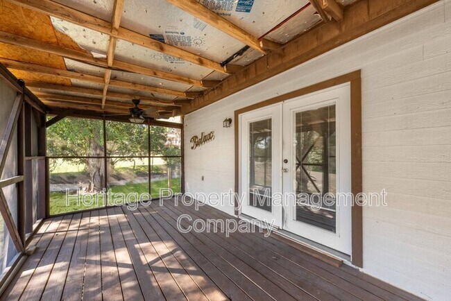 Building Photo - 640 Crest Ln