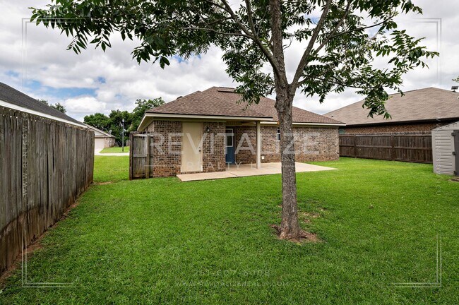Building Photo - 1549 Majesty Loop