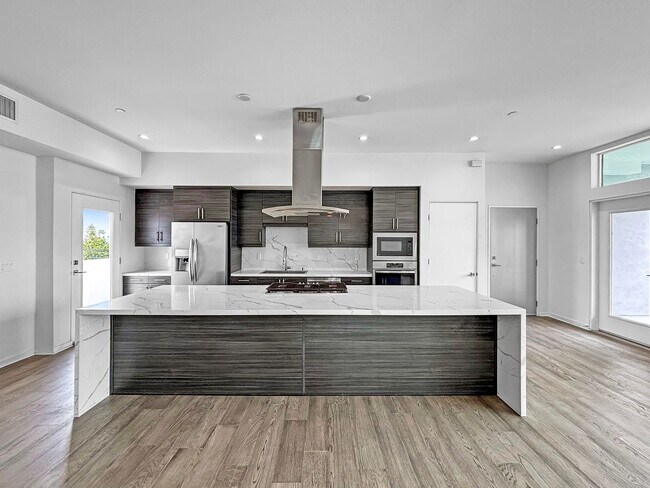 Building Photo - Modern 2BD/2BA Condo in North Park W/ High...